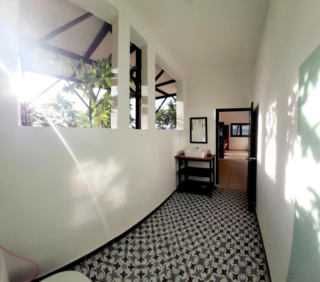 Merdeka House Maluk المظهر الخارجي الصورة