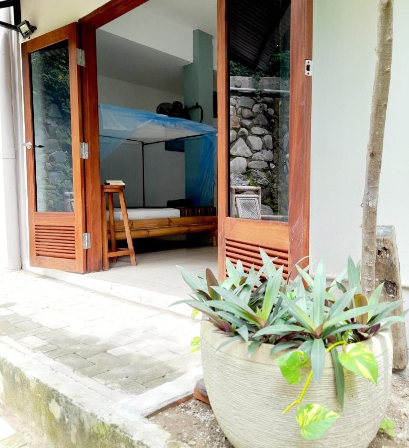 Merdeka House Maluk المظهر الخارجي الصورة