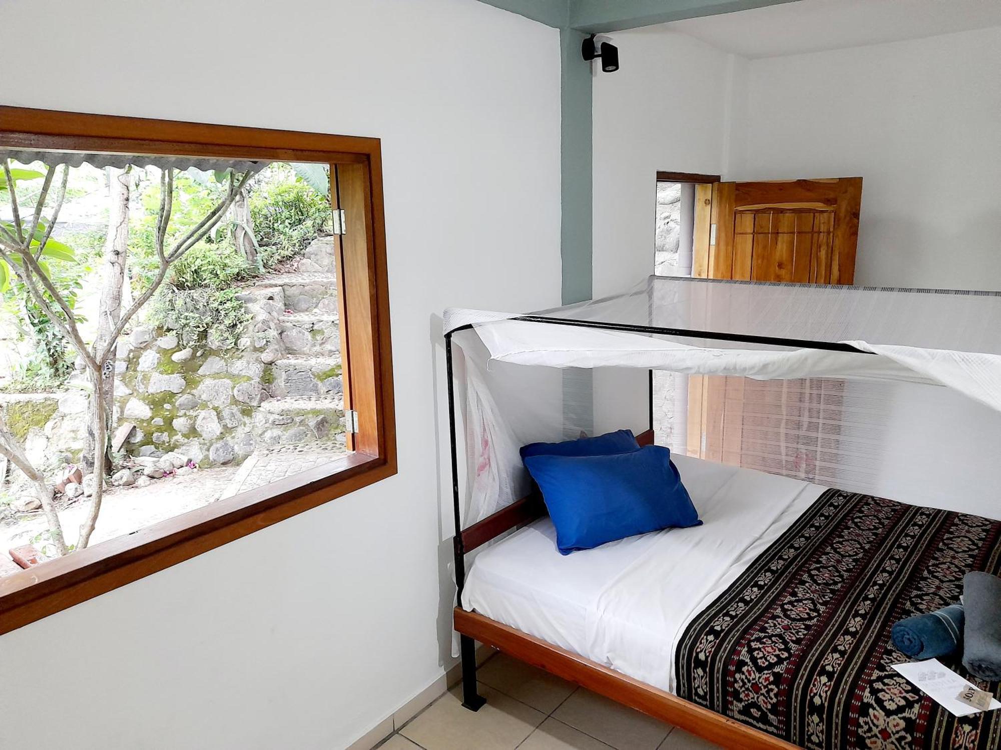 Merdeka House Maluk الغرفة الصورة